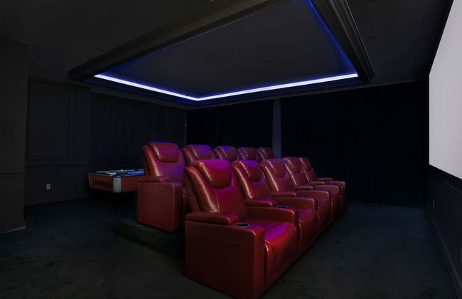 Luxurious Home with Theatre Room - Foto 40