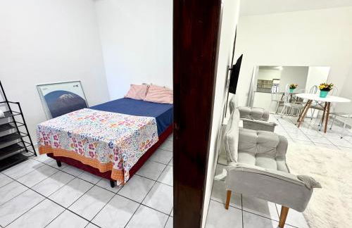 Apt3 Grande com 2 Quartos 2 cama-casal WIFI Smart TV Garagem a 1 min Rodoviaria - Foto 14