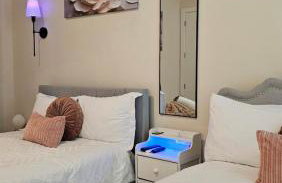 Stylish 3BR Home in CLT, Close to Downtown, Airport, WFH & Parking & Family Friendly & Business Ready - Foto 82