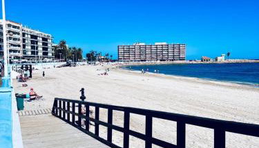 Beachfront apartment, sea view, pool, close to bars and restaurants - Photo 5