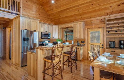 Fully Stocked Cabin Retreat w/ Game Room & Pond! - Foto 32