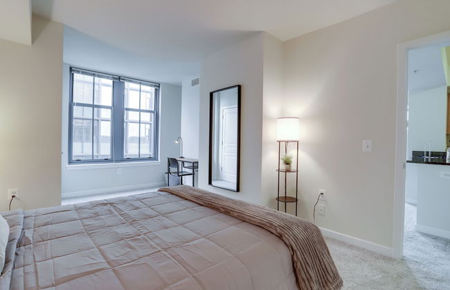 Walkable Alexandria Apts - Photo 12