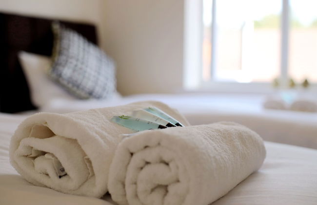 Birmingham Airport/NEC Beauty Homebase - Photo 8