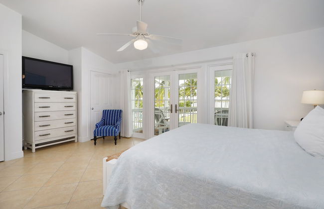 Waterfront Luxury Villa With Sunset Views And Boat Slip 3 Bedroom Townhouse by RedAwning - Photo 3