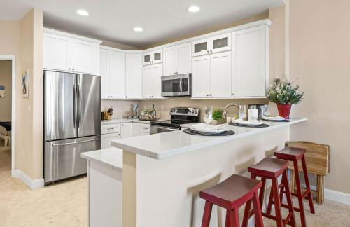 Waterfront Breeze Condo - Photo 10