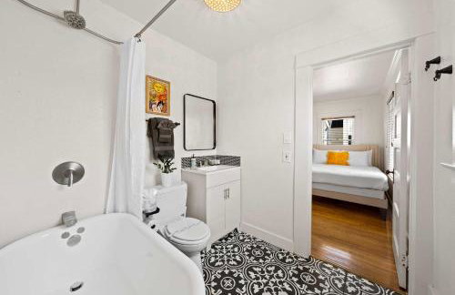 Mid-City 2BR Retreat Firepit Nights with Free Parking - Photo 23