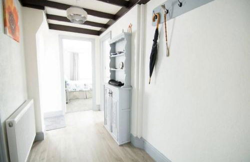 A Bright and Spacious Gem - Foto 19