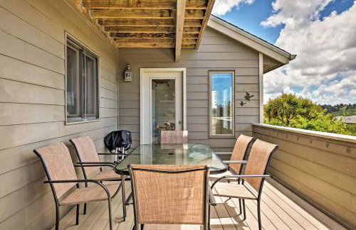 Chic Coos Bay Home with Pacific Ocean Views! - Foto 32