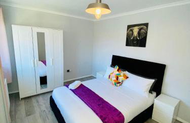 Bright, Spacious, modern Interior Decor 2 bedrooms Apartment with amazing views - Photo 22