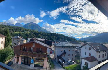 Family House - Photo 2