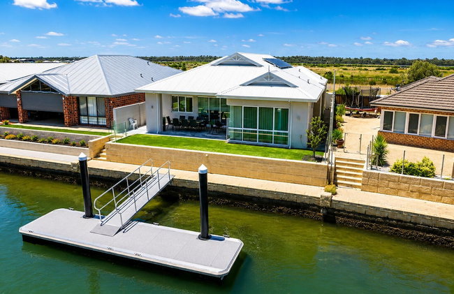 A Waterside Paradise - Foto 33