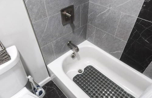 8BR 4BA Home Near NYC -Sleeps 16 - Foto 58