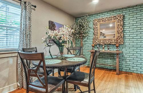 Quiet Plaza Two bedroom 2 Bathroom - Photo 2