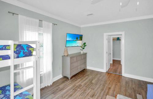 Two Homes, Private Pool, Game Room & Steps to the Beach - Foto 45