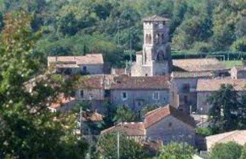 Agréable maison entre rivière et centre du village avec piscine - Photo 9