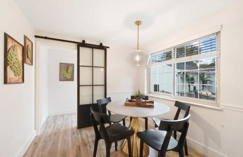 The Sleepy Tiki - game room, tiki lounge, firepit - Foto 29