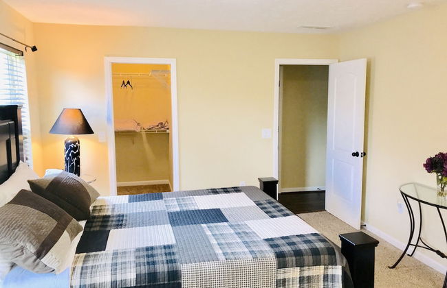 Spacious 3 BR Ranch House W Patio Yard in a Quiet Suburb - Foto 5