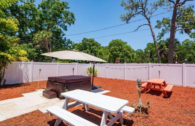 Sleeps 4 Hot Tub Fenced INN - Foto 9