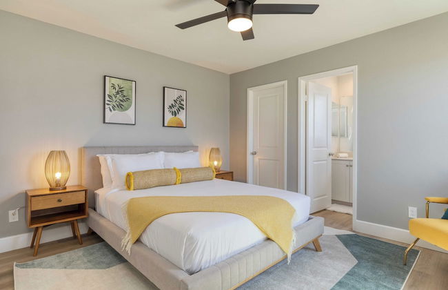 Desert Eden by Avantstay 6BR w/ Ensuite Backyard Oasis w/ Pool & Hot Tub! - Foto 3