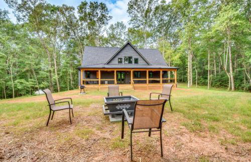 Luxurious Clarkesville Cabin with Decks and Fire Pit - Foto 33