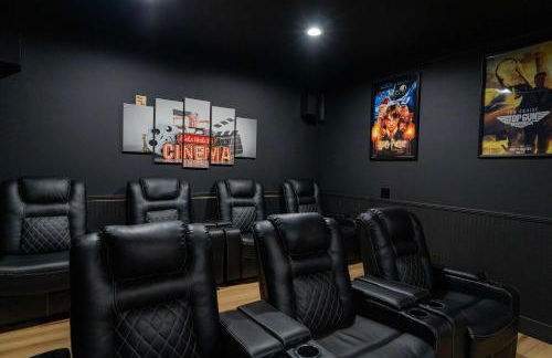 Spacious 6 Bedroom Home with a Heated Salt Water Pool, Theater & Game Room - Foto 23