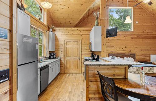 Cabin For Two Near Helen w Spa Amenities - Foto 17