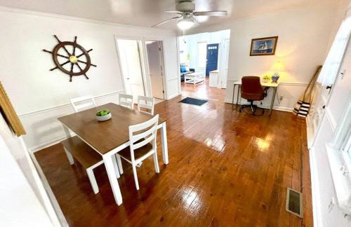 Coastal Cape Cod w/ King Bed, Game Room, & Bikes! - Foto 4