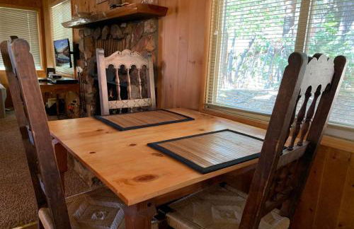 Owl Cabin - Sierra style cabin located on a quiet road in Fawnskin and backs up to National Forest! - Foto 6