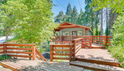 1 Mi to Lake Crestline Cabin with Deck and Gas Grill! - Foto 3