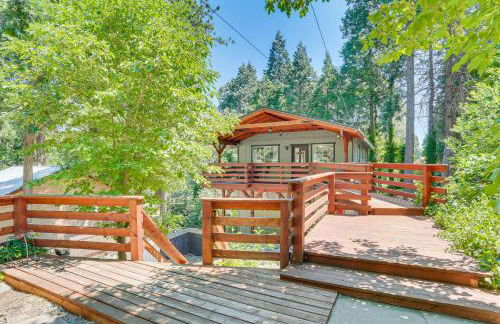 1 Mi to Lake Crestline Cabin with Deck and Gas Grill! - Foto 3