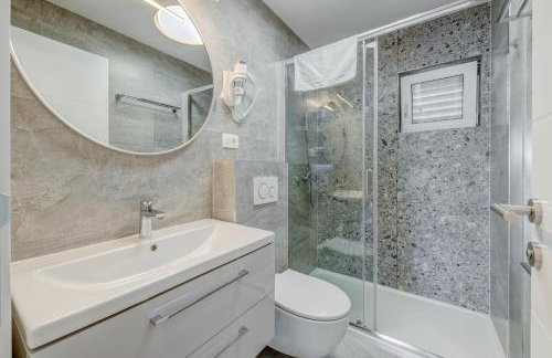 DeLuxe Seaview Apartment KENNEDY I - Photo 41