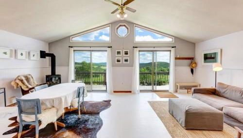 Hamden Hill House - Photo 2