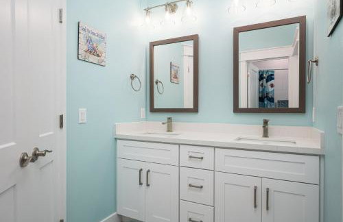 Luxury Beachfront l Sleeps 20, Hot Tub, Pool & Game Room Fun! - Foto 75