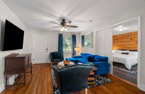 Cozy 4BR Home Pet Friendly Large Yard & Patio - Foto 8