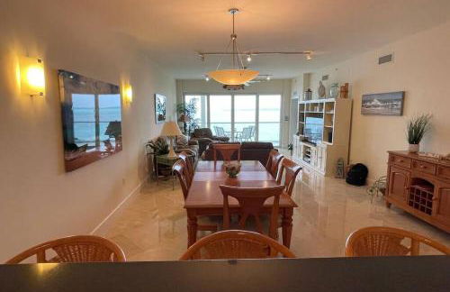 LIC Mgr - LUXURIOUS 2 BED 3 BATH PENTHOUSE SUITE - PANORAMIC OCEAN VIEWS! INDOOR PICKLEBALL - SPEAKEASY! - Foto 7