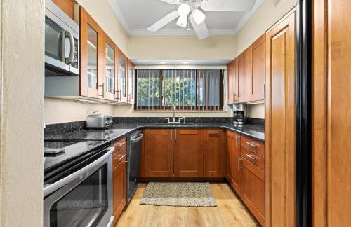 SAND CASTLE-Fun For Big Groups-Walk to Beach, Heated Pool, Lanai - Foto 9