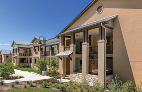 Enjoy the scenery of Lake Marble Falls in 2BD resort condo with family - Photo 27