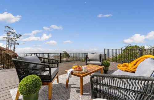 Serene Oceanview Escape with Expansive Deck home - Foto 45