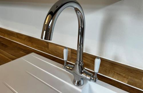 Freshly decorated apartment 10 mins from Cotswolds Child Friendly Great location with plenty of nearby free parking freestanding bath and outdoor private terrace area - Foto 31