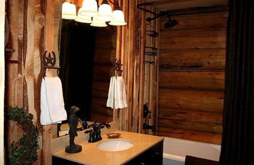 Luxury Cabin with a Hot Tub near Yellowstone Park in Montana - Foto 7