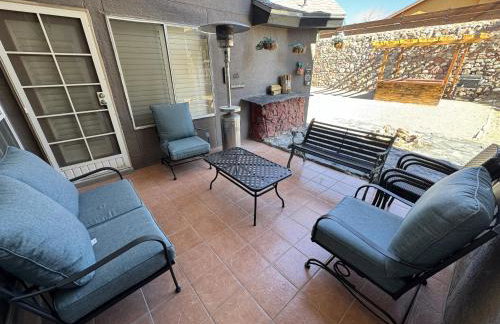 Peaceful West: 4BR Dusk Haven - Foto 3