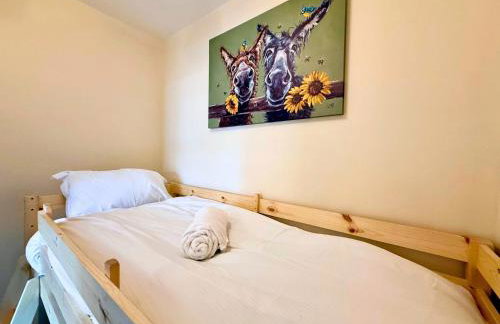 Pool Table 1-Bedroom House, near City Centre and Public Transport, Dog Friendly, Sleeps 5, Free Parking - Foto 4