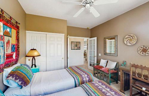 Bright 2nd floor Condo w mountain & valley views, shared pool hot tub gym - Foto 20