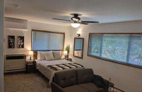 Bulldog Den - Photo 10