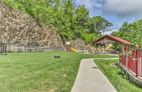 Community Pool and Dock Lake of the Ozarks Condo! - Foto 27