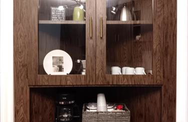 Mid Century Style Cottage Near Historic Downtown - Foto 31