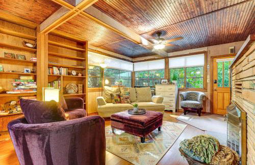 13 Mi to Beach! Forest Brook Creekfront Cabin - Foto 8