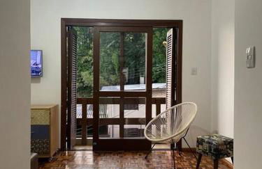 Apto inteiro, central, 1 quarto, bem equipado - Foto 1