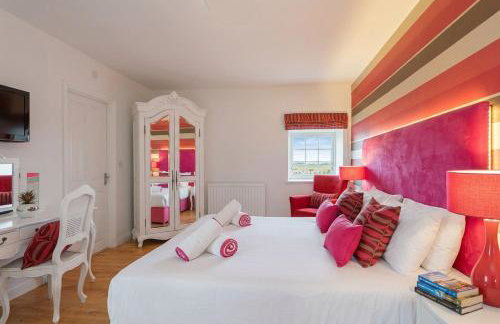 Bamburgh - Sleeps 8 - Dogs Stay Free - Enclosed Garden - Off Road Parking - Foto 2