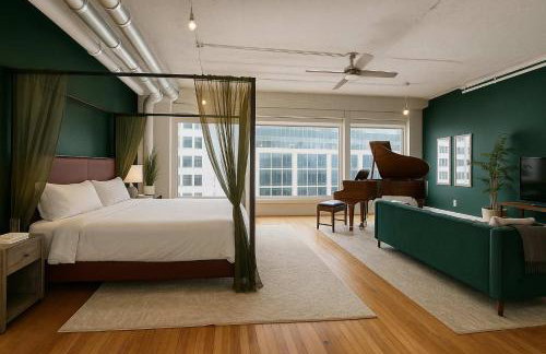 Moss & Oak - King Bed - Grand Piano - TOP FLOOR - Foto 8